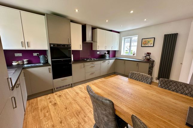 3 Calvinia Close, Basildon photo 2
