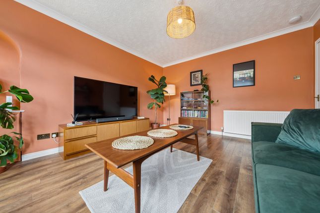 118 Farne Drive, Glasgow photo 4