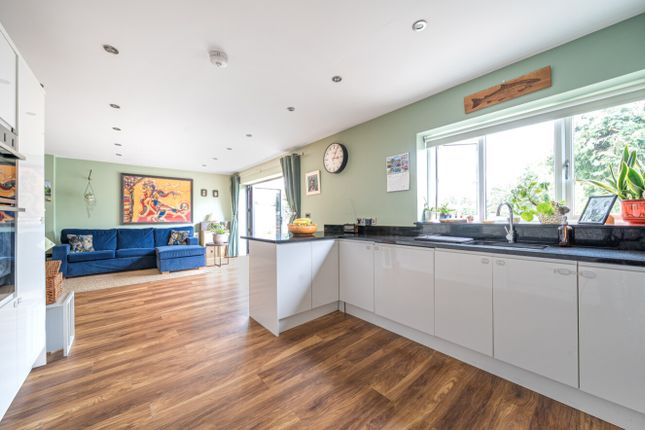 152, Russell Drive, Wollaton photo 2