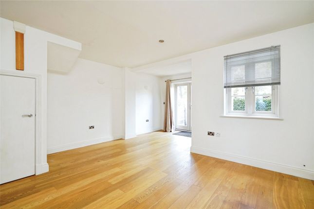 7, Burford Hill Mews, Oxfordshire photo 4
