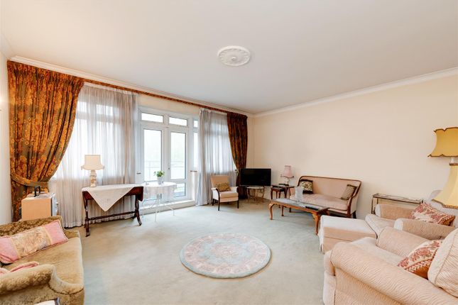 Flat 14, Saxon Hall, Palace Court, London photo 2