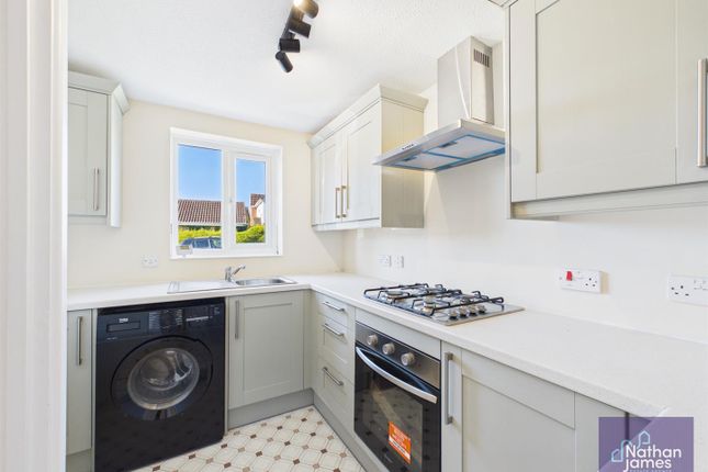 16, Rockfield Grove, Caldicot photo 2