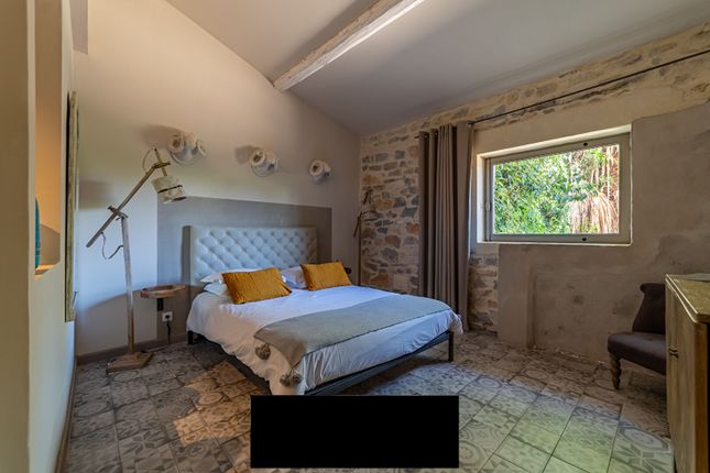 Villa for sale in St Laurent d Aigouze, Gard Provencal (Uzes, Nimes), Occitanie
