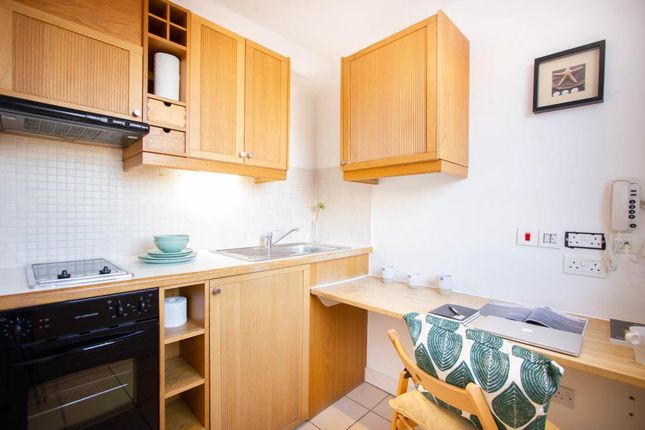 Flat 407, 192 North Gower Street, Euston photo 3