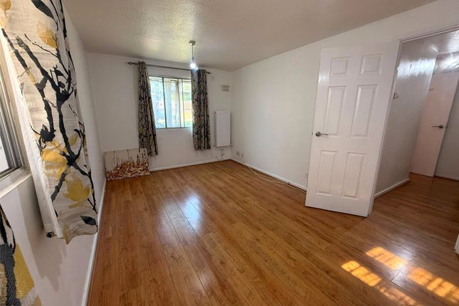 38, Vicarage Way, Slough photo 5