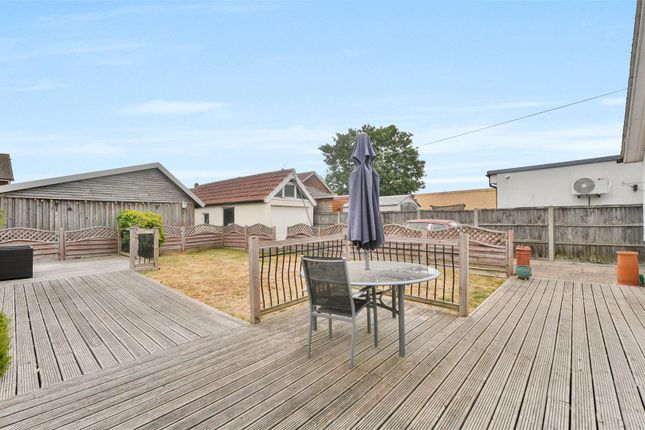 16, Hill Rise, Slough photo 3