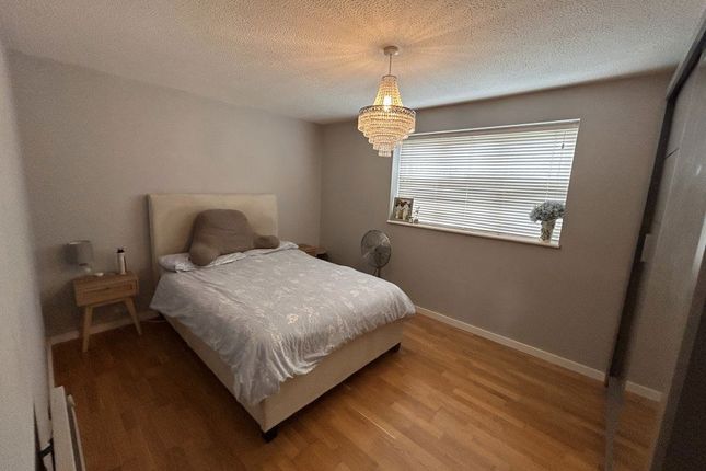 17, Tudor Court, Dunstable photo 4