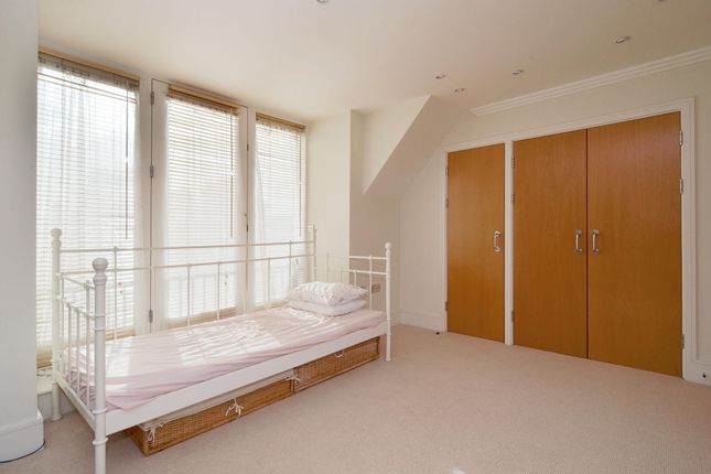 Terraced house to rent in Tallow Road, Brentford