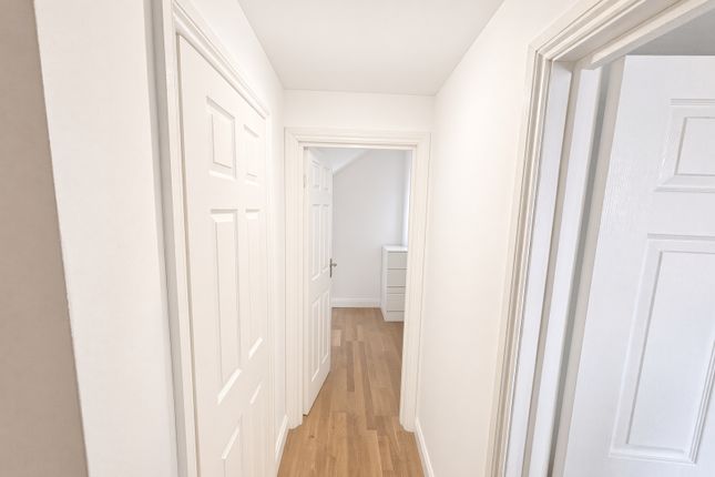 B 82, Sussex Way, London photo 4