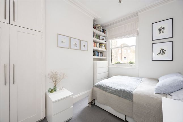 Flat for sale in Balham Park Road, London