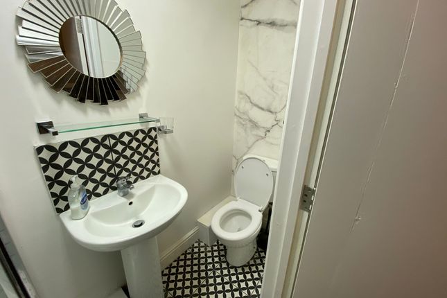 Buckingham Road, LONDON photo 3