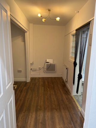 219b, Garratt Lane, London photo 2