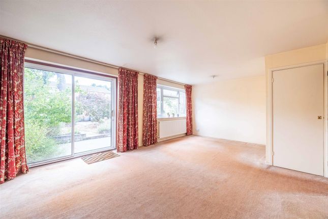 17, Dean Close, Windsor photo 4