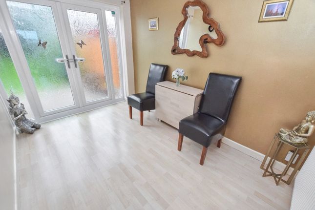 19, Green Hill Chase, West Yorkshire photo 3