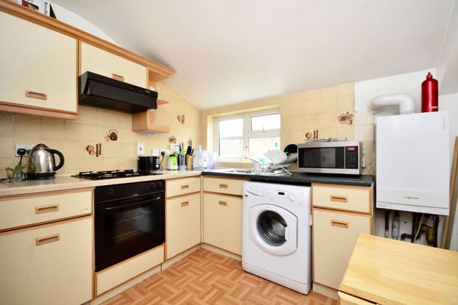 Thumbnail Flat to rent in Drakefield Road, Balham, London