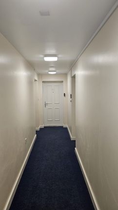 Flat 33 Hill house, Defence Close, London photo 2