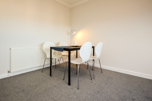 Burnvale Place, Livingston, West Lothian photo 4