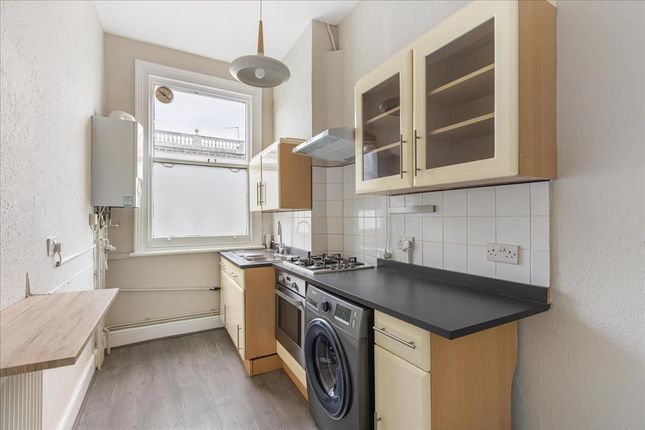 TFF, Flat 3, 21, Barons Court Road, London photo 3