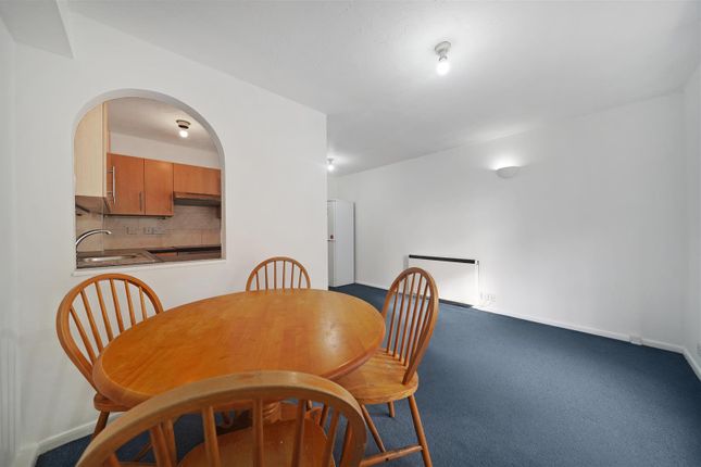 Conifer Way, Wembley photo 4