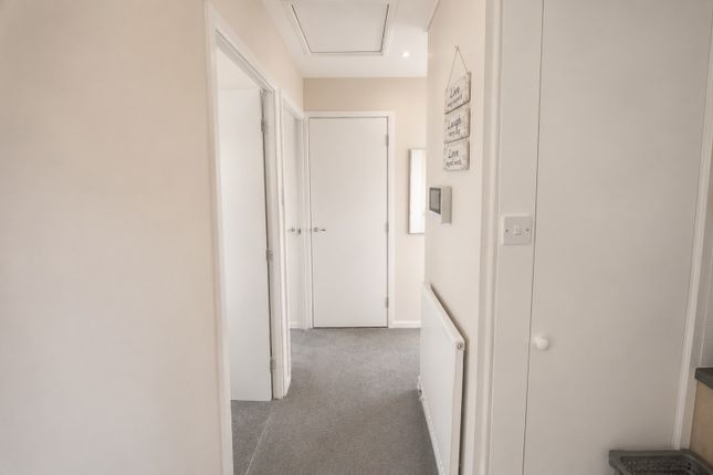 53 Leadenham Court, Spanby Road, London photo 3