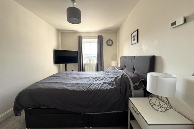8, Carrs Grove, Barnsley photo 3