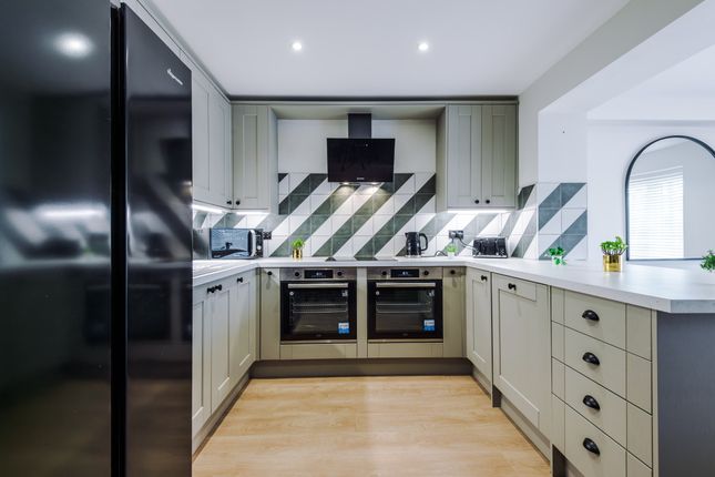9, Capricorn Way, Salford photo 2