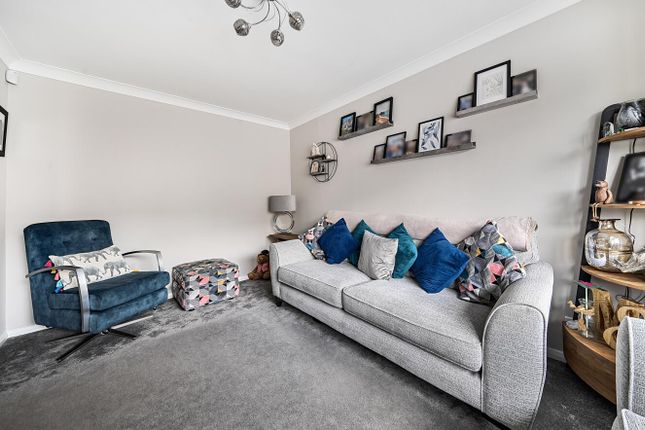 Sandringham Close, Chandler's Ford photo 4