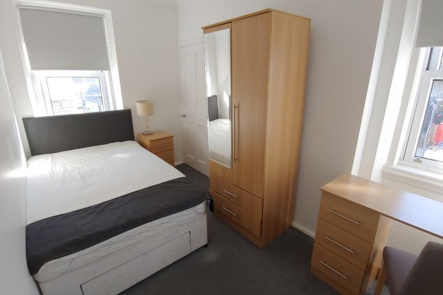 Flat to rent in Potterrow, Newington, Edinburgh