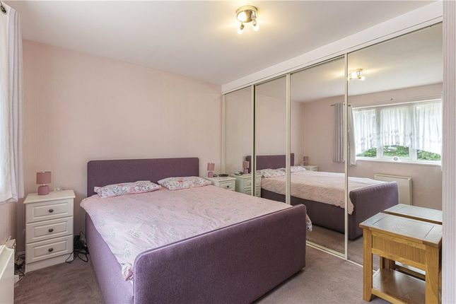 7, Copper Beech Close, Kent photo 4