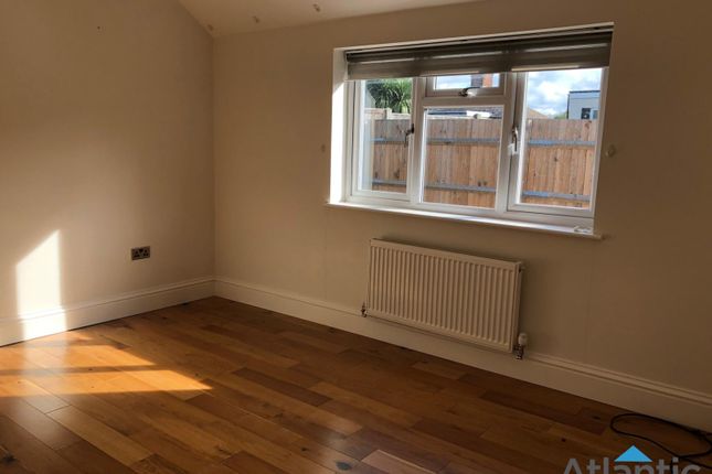 26 Cuffley Hill, Goffs Oak photo 4