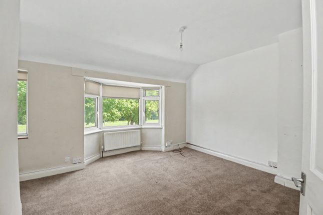 146 Denham Way, Rickmansworth photo 3