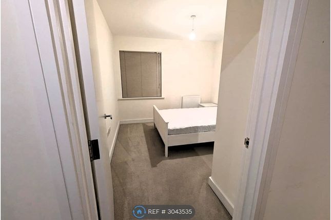 Flat, Longships Way, Reading photo 4