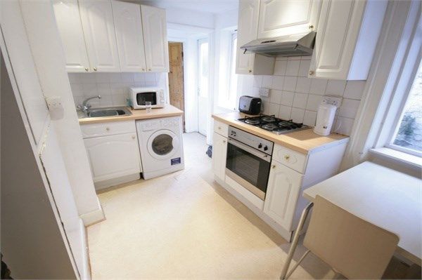 2 bed flat to rent in Larcom Street, Elephant &amp;; Castle, London SE17
