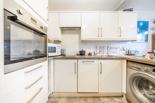 13, Woodlea Court, Cowley photo 3