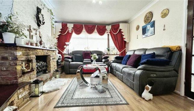 2, Forris Avenue, Hayes photo 2