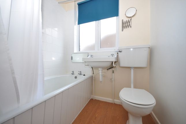 Flat to rent in White Hart Lane, Portchester, Fareham