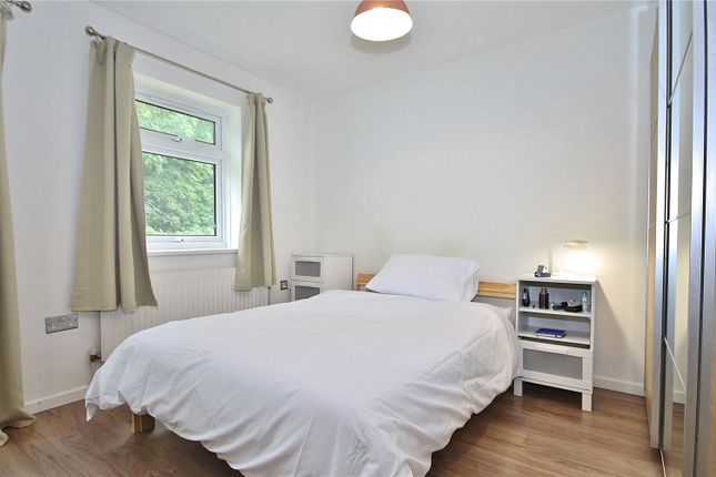 16, Apple Trees Place, Woking photo 4