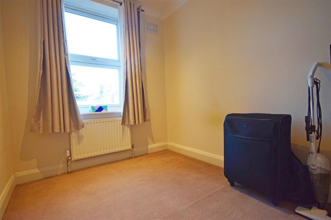 Flat to rent in Rosemary Gardens, London