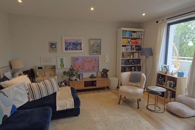 Flat 68, 4, Littleworth Road, Esher photo 2