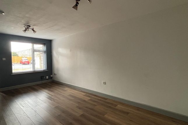 82, Ridge Nether Moor, Swindon photo 2