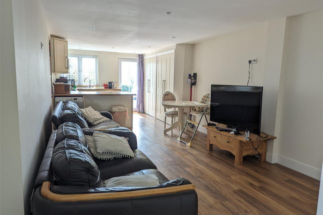 Flat to rent in Willow Tree, Langstone Hall, Langstone