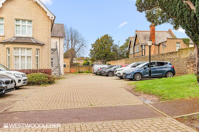 Flat 9, Haywards, The Lawns Drive, Broxbourne photo 3