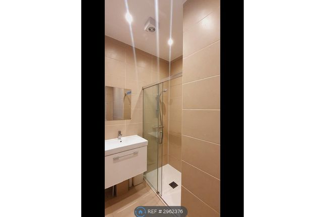 Flat, Stamford Brook Mansions Goldhawk Road, London photo 3