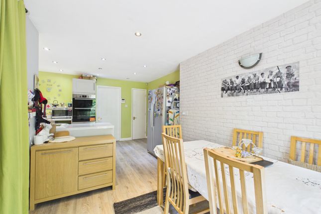 5, Hazelnut Grove, York photo 3