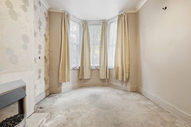 179 Gainsborough Avenue, London photo 2