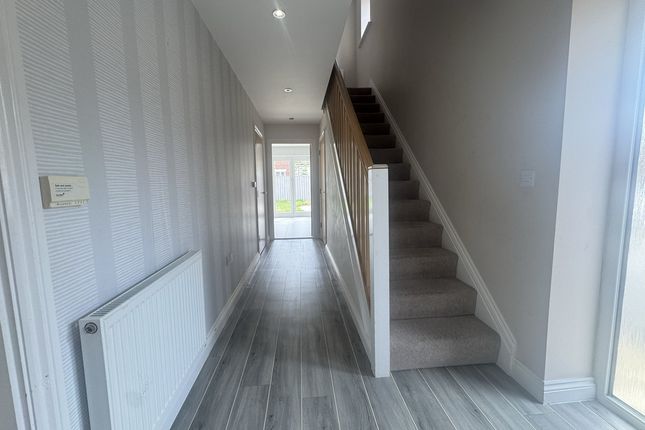 2, Hawks Drive, Doncaster photo 5