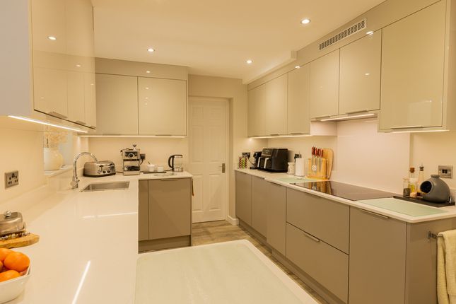 15, Clos Y Cedr, Caerphilly photo 2