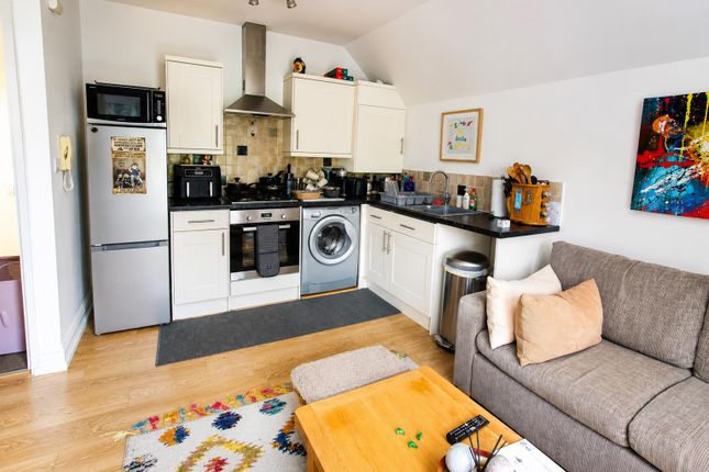 Flat 2, 410, Flixton Road, Manchester photo 4