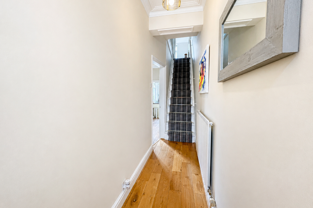 18, Waverley Road, SALE photo 2