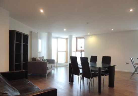 3 bed flat to rent in Borough Road, London SE1